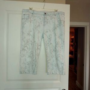 Soft Surroundings 18 Gray Whitewash Print Denim Capri
